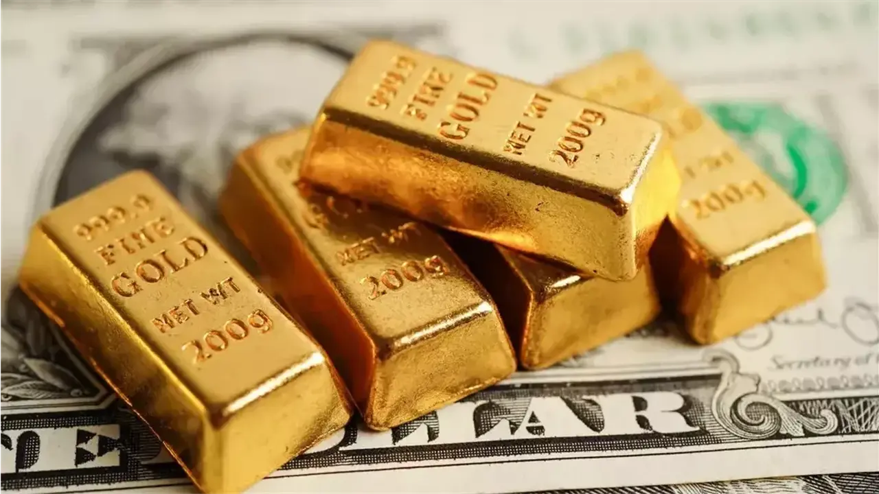 تراجع أسعار الذهب عالمياً بأكثر من 130 دولاراً للأوقية في الأسواق الدولية
